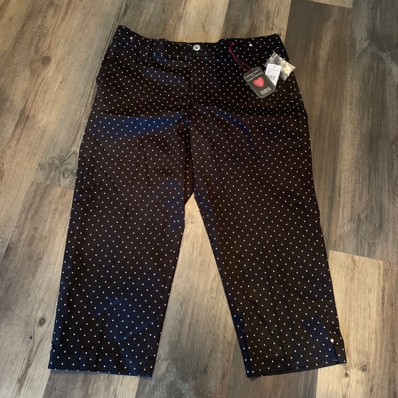 Intro comfort waist w/tummy control capris. NWT. Retail 50 - Picture 1 of 6